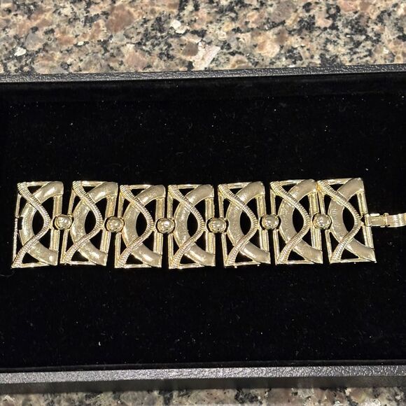 Vintage Gold Tone Panel Bracelet Fold Over Clasp - Picture 1 of 4